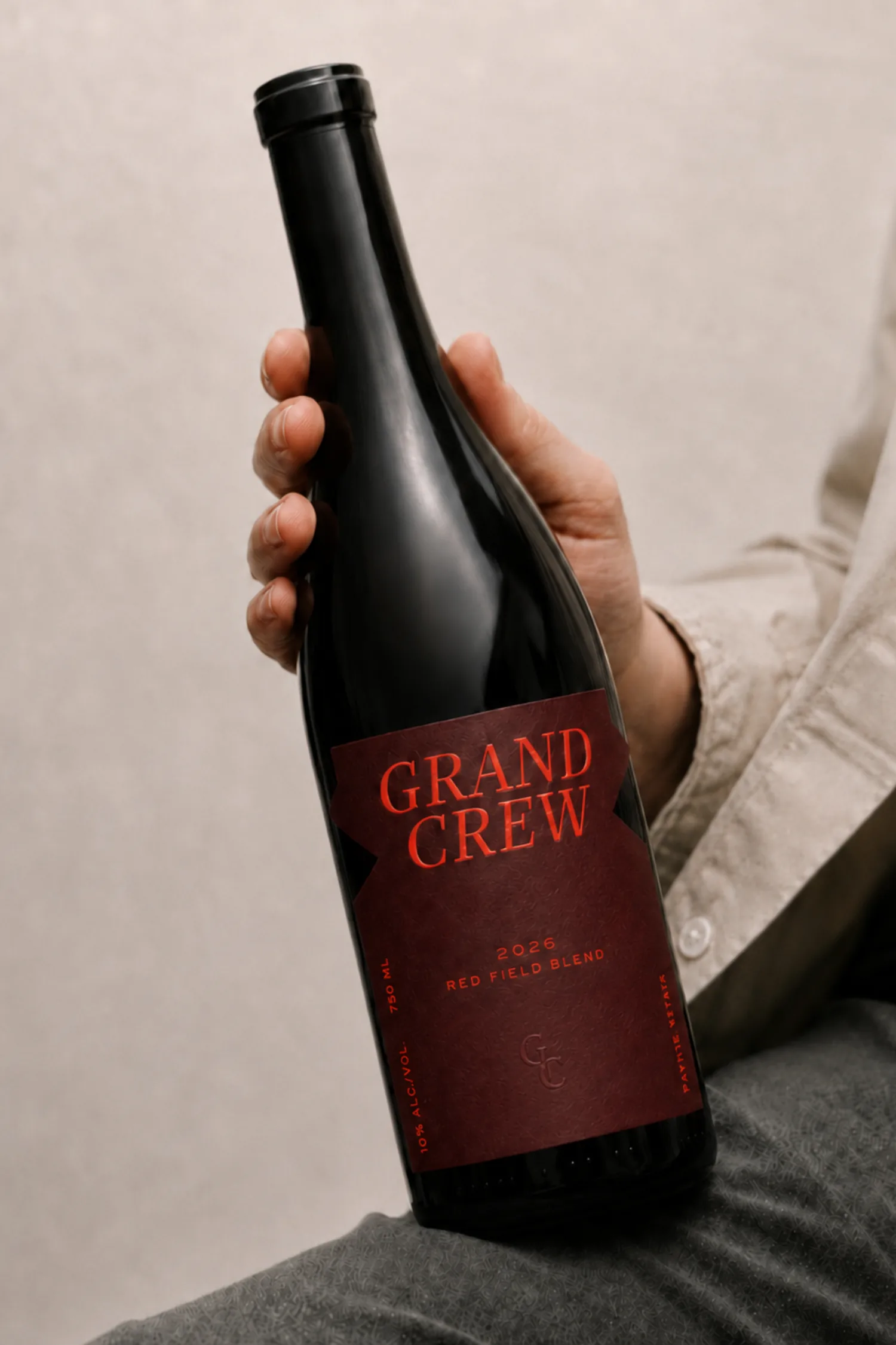 An alcohol-free serve in a social drinking moment